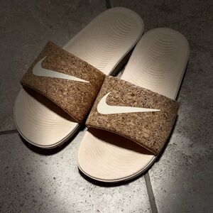 Nike Sawa 7Y (W8.5) Cork/cream